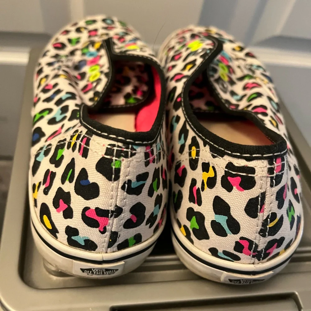 𝓥𝓲𝓷𝓽𝓪𝓰𝓮 𝓿𝓪𝓷𝓼 𝓦𝓸𝓶𝓮𝓷'𝓼 𝓝𝓮𝓸𝓷 𝓛𝓮𝓸𝓹𝓪𝓻𝓭 𝓼𝓵𝓲𝓹-𝓞𝓷 𝓼𝓷𝓮𝓪𝓴𝓮𝓻𝓼 - Picture 3 of 8